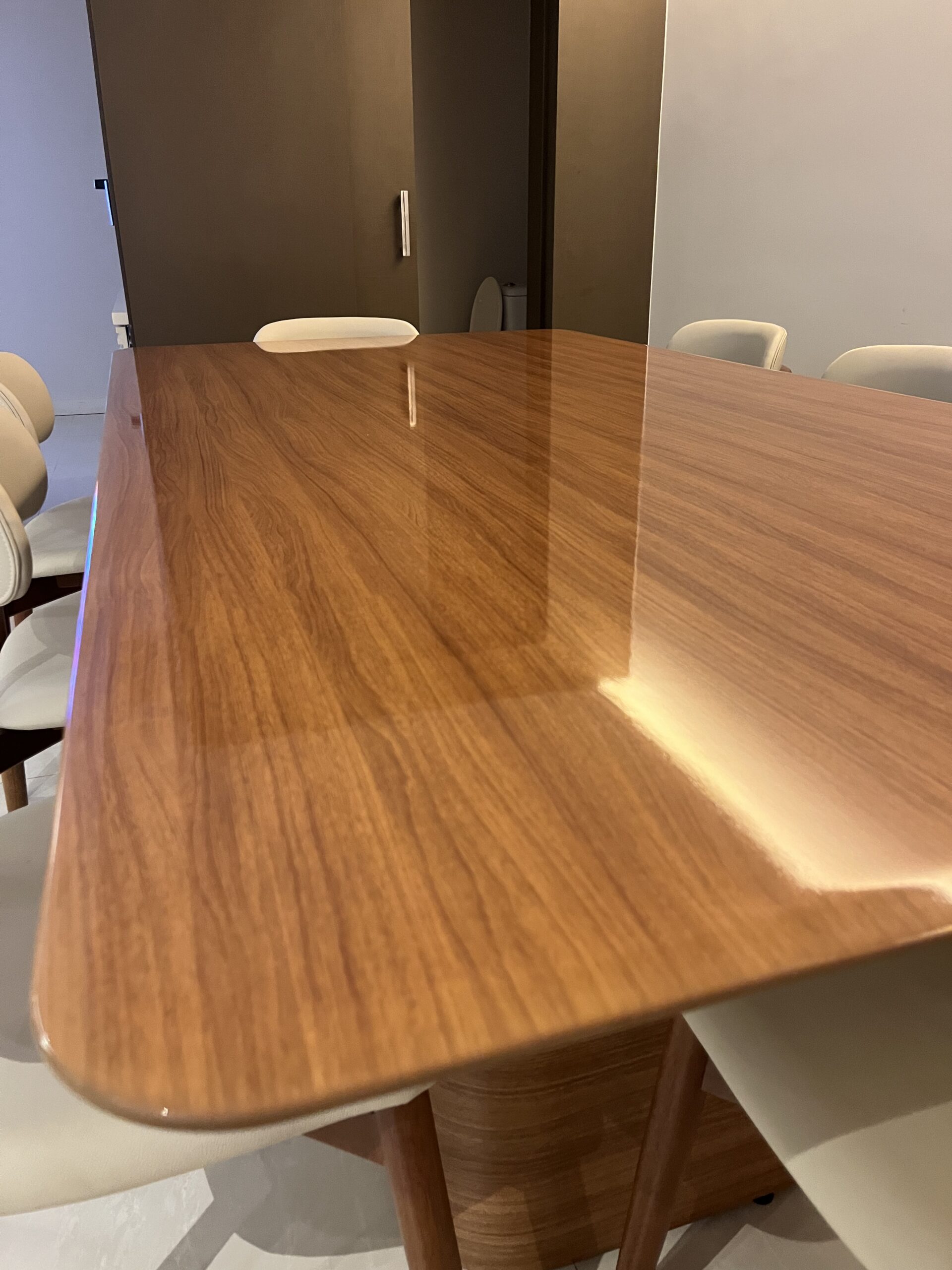Mesa de vidro protegida com película PPF
